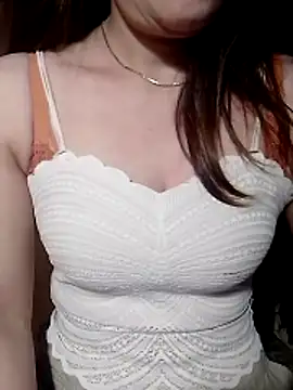 YiyinLy online show from June 2026 09:53:02 PM