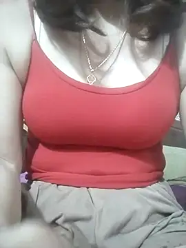 Snapshot of YiyinLy chatting on December 2025 07:32:01 AM YiyinLy online show from December 2025 07:32:01 AM