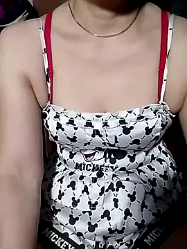 YiyinLy online show from July 2026 09:01:01 PM