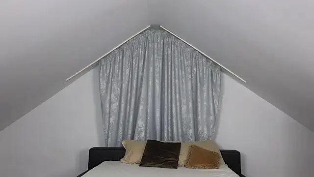 TenderSin online show from October 2025 04:44:02 AM