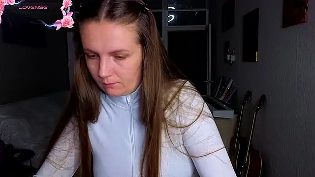 Amy  Leee  online show from October 2025 06:07:01 PM