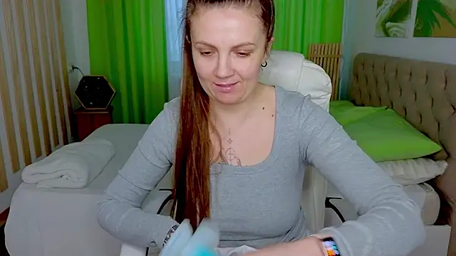 Amy  Leee  online show from March 2026 01:41:01 PM