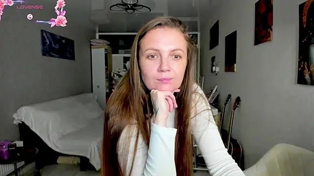 Amy  Leee  online show from October 2025 04:18:01 PM