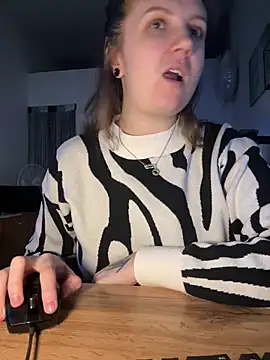 Amy  Leee  online show from December 2025 01:05:02 PM