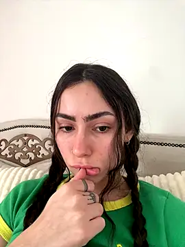 Snapshot of Baby_Mia_pires chatting on October 2025 06:10:02 PM Baby Mia pires online show from October 2025 06:10:02 PM