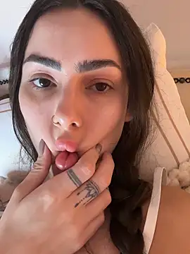 Baby Mia pires online show from December 2025 02:12:02 AM