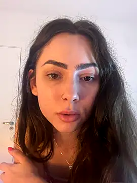 Baby Mia pires online show from November 2025 03:06:01 AM