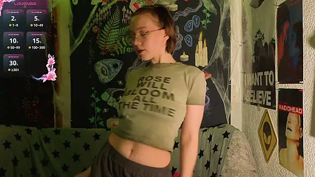 Snapshot of ReincarnatedAngel chatting on November 2025 10:43:02 PM ReincarnatedAngel online show from November 2025 10:43:02 PM