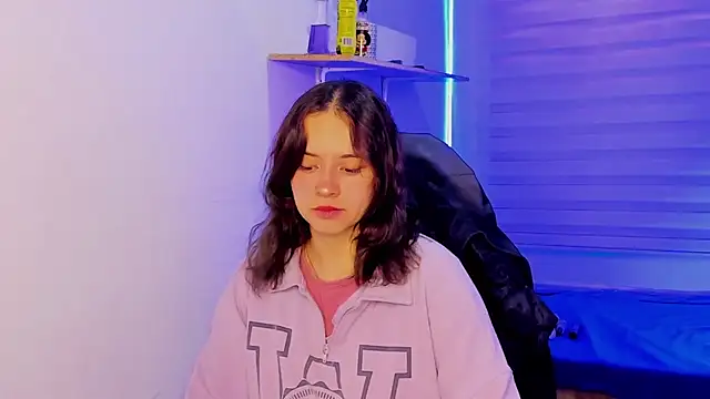 Snapshot of Emily_Lindey chatting on October 2025 03:18:02 AM Emily Lindey online show from October 2025 03:18:02 AM