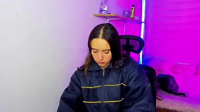 Snapshot of Emily_Lindey chatting on November 2025 03:27:02 AM Emily Lindey online show from November 2025 03:27:02 AM