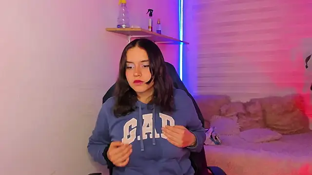 Snapshot of Emily_Lindey chatting on October 2025 03:19:01 AM Emily Lindey online show from October 2025 03:19:01 AM