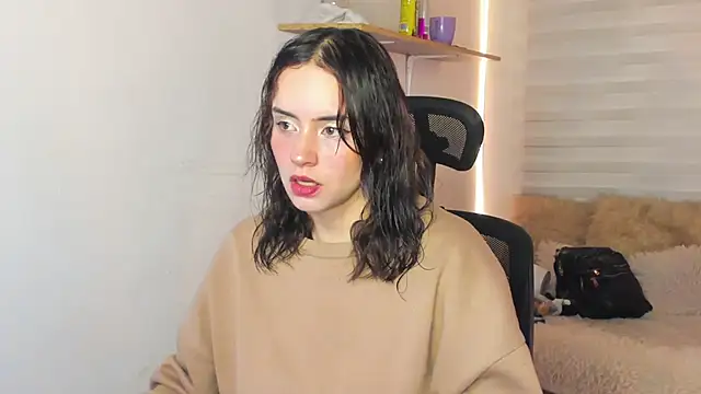 Emily Lindey online show from October 2025 03:30:02 AM
