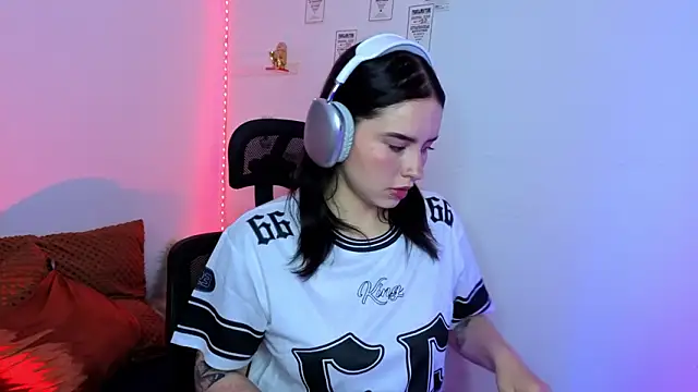 Emily Lindey online show from February 2026 04:12:02 AM