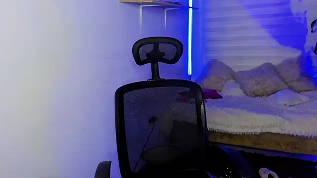 Snapshot of Emily_Lindey chatting on October 2025 05:04:02 AM Emily Lindey online show from October 2025 05:04:02 AM