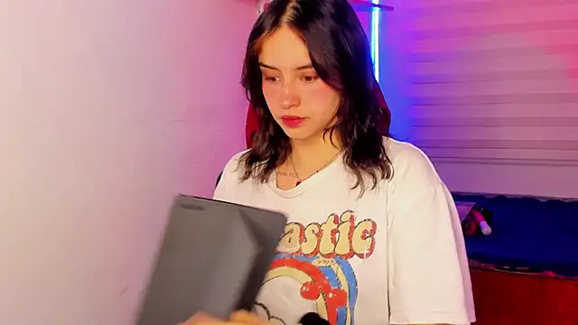 Snapshot of Emily_Lindey chatting on October 2025 03:27:01 AM Emily Lindey online show from October 2025 03:27:01 AM