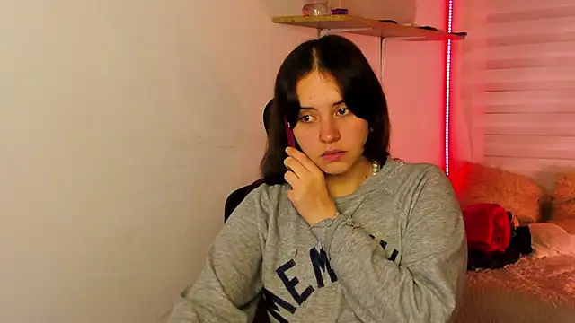 Snapshot of Emily_Lindey chatting on November 2025 03:21:02 AM Emily Lindey online show from November 2025 03:21:02 AM