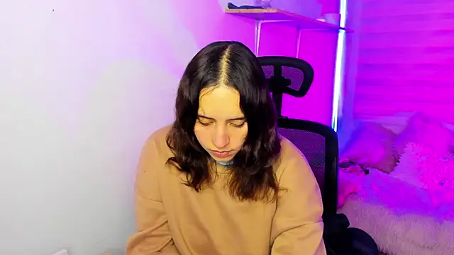 Snapshot of Emily_Lindey chatting on November 2025 03:07:01 AM Emily Lindey online show from November 2025 03:07:01 AM