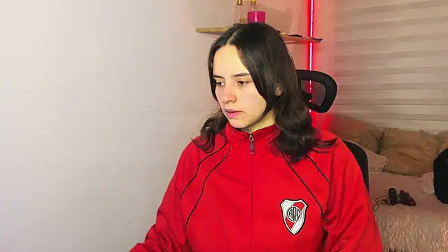 Snapshot of Emily_Lindey chatting on November 2025 03:12:02 AM Emily Lindey online show from November 2025 03:12:02 AM