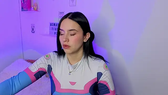 Emily Lindey online show from March 2026 06:16:01 AM