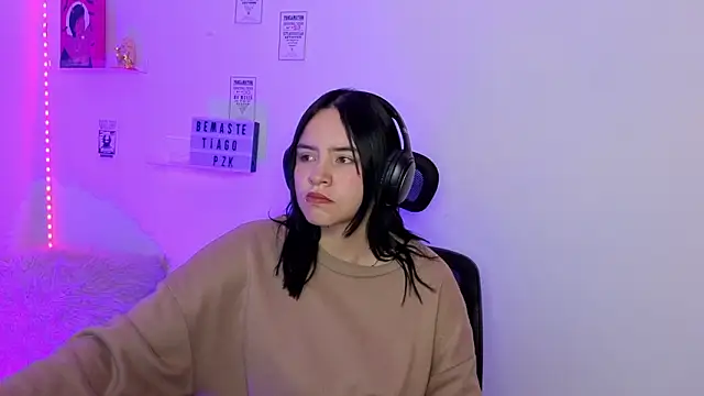 Emily Lindey online show from March 2026 07:20:02 AM