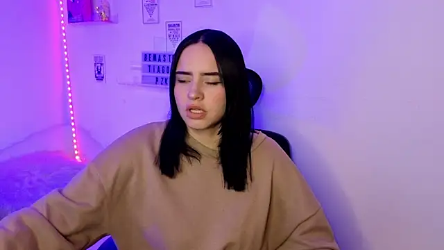 Emily Lindey online show from March 2026 05:02:02 AM