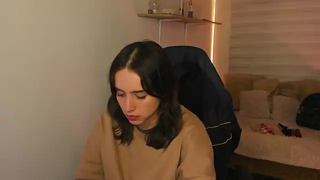 Emily Lindey online show from October 2025 03:20:02 AM