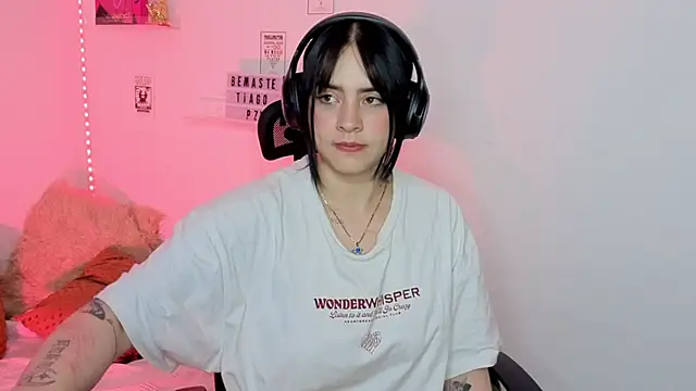 Emily Lindey online show from March 2026 07:19:01 AM