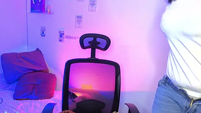 Emily Lindey online show from April 2026 03:55:01 AM