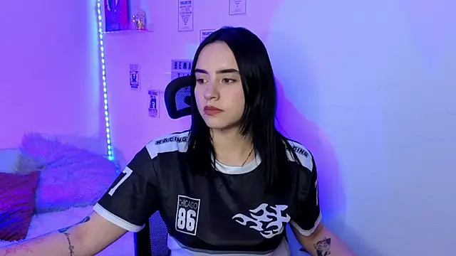 Emily Lindey online show from March 2026 05:33:02 AM