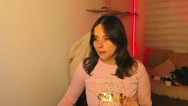 Snapshot of Emily_Lindey chatting on November 2025 03:11:02 AM Emily Lindey online show from November 2025 03:11:02 AM