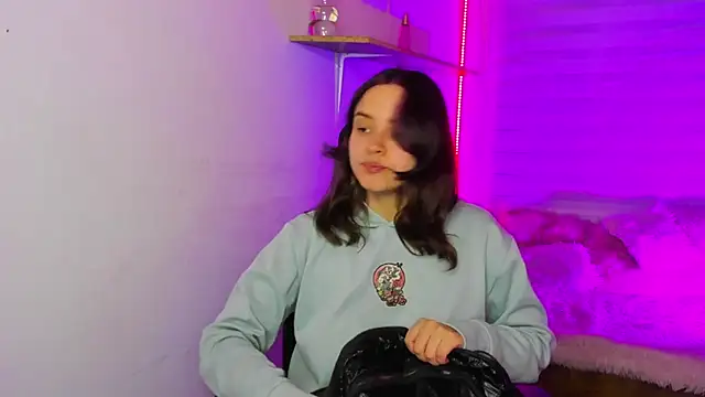 Snapshot of Emily_Lindey chatting on November 2025 03:06:02 AM Emily Lindey online show from November 2025 03:06:02 AM