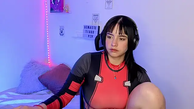 Emily Lindey online show from March 2026 08:26:33 AM