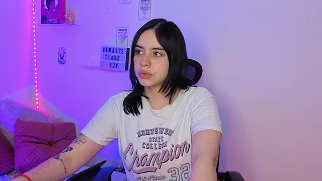 Emily Lindey online show from March 2026 07:19:01 AM