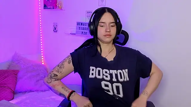 Emily Lindey online show from March 2026 07:21:02 AM