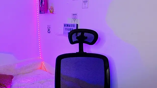 Emily Lindey online show from March 2026 08:50:01 AM