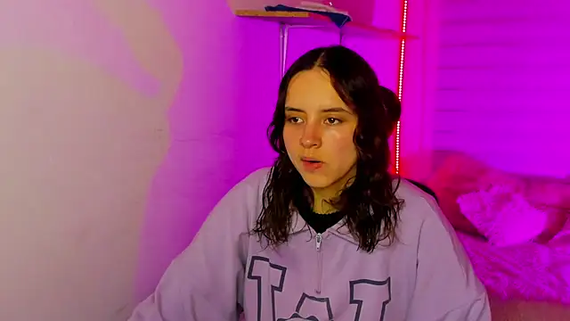 Snapshot of Emily_Lindey chatting on November 2025 03:21:02 AM Emily Lindey online show from November 2025 03:21:02 AM