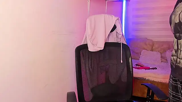 Snapshot of Emily_Lindey chatting on October 2025 03:27:02 AM Emily Lindey online show from October 2025 03:27:02 AM