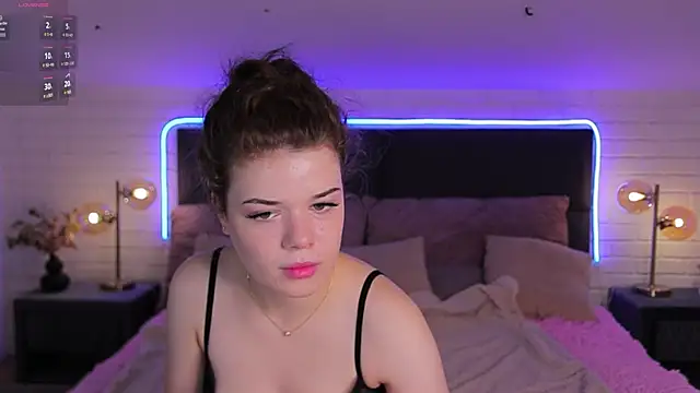 Hot  Tiny online show from October 2025 06:24:01 AM