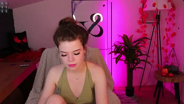 Hot  Tiny online show from October 2025 01:42:05 PM