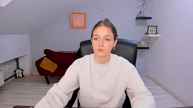 AnneWilsonn online show from April 2026 01:18:01 PM