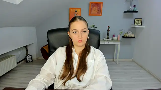 Snapshot of AnneWilsonn chatting on November 2025 08:51:01 AM AnneWilsonn online show from November 2025 08:51:01 AM