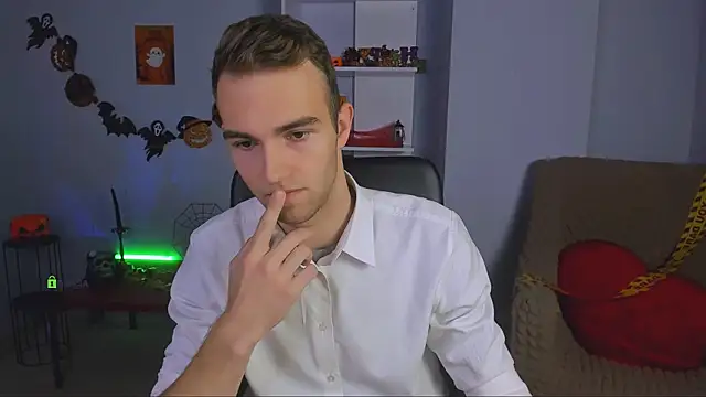 Snapshot of astren_villo chatting on October 2025 01:21:01 PM astren villo online show from October 2025 01:21:01 PM