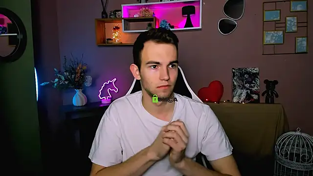 astren villo online show from March 2026 07:01:02 AM