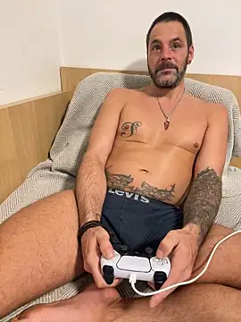  madbull  online show from November 2025 08:01:01 PM