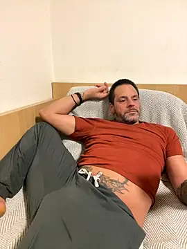  madbull  online show from December 2025 10:31:01 PM