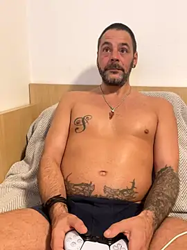  madbull  online show from November 2025 07:39:02 PM