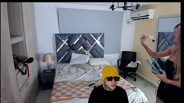 lily and wan online show from October 2025 03:21:02 AM