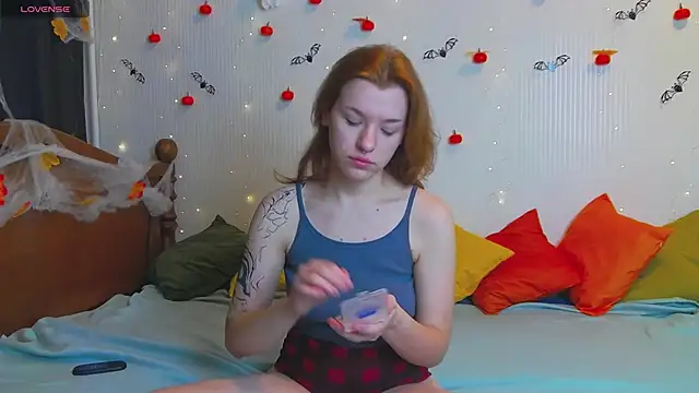 Snapshot of MeganNewCat chatting on November 2025 09:47:01 AM MeganNewCat online show from November 2025 09:47:01 AM