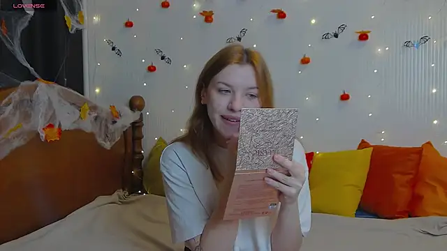 Snapshot of MeganNewCat chatting on October 2025 08:46:01 AM MeganNewCat online show from October 2025 08:46:01 AM