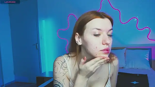 Snapshot of MeganNewCat chatting on December 2025 01:34:02 PM MeganNewCat online show from December 2025 01:34:02 PM